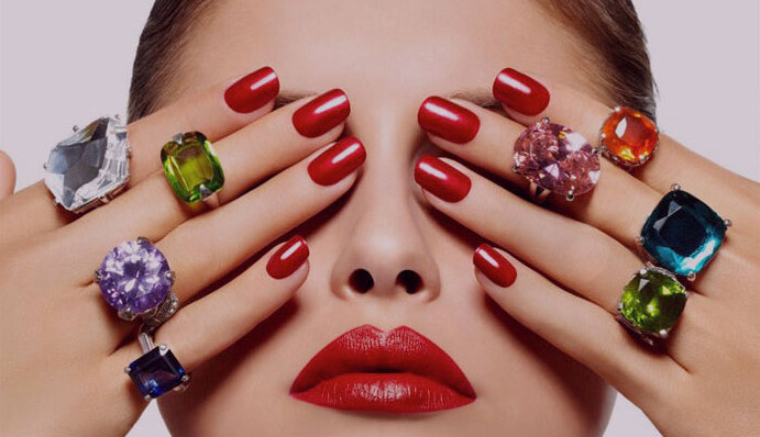 Осень близко: 10 идей стильного маникюра на новый сезон