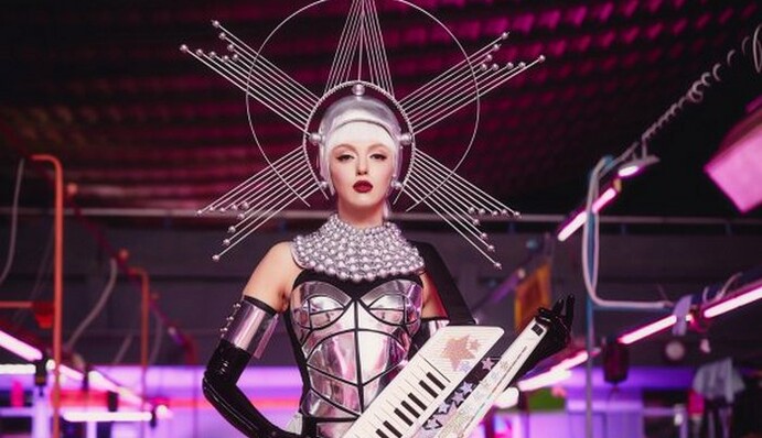 Полякова обвинила в плагиате еще одну российскую звезду: в сети сравнили клипы и образы певиц