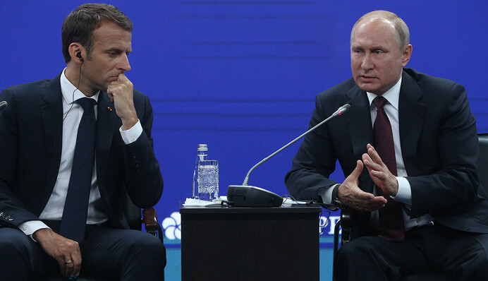 Раздраженные Украиной: о чем во Франции говорили Макрон и Путин