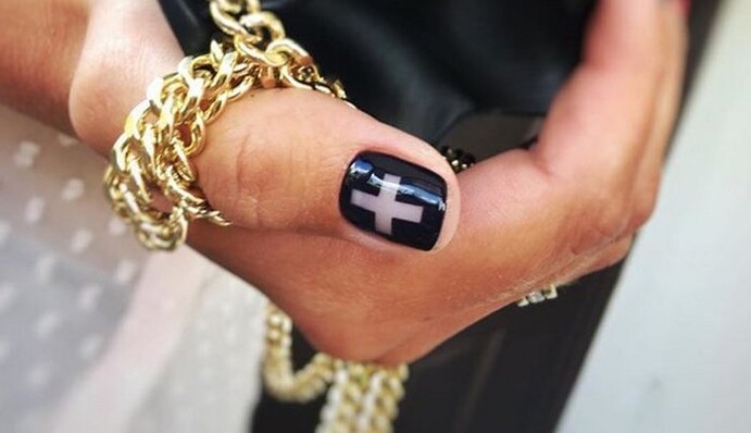 В ногу с трендами: 15 идей модного маникюра на осень