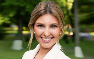 У мережі обговорюють сукню Олени Зеленської на День Незалежності: її пошила дружина Кошового