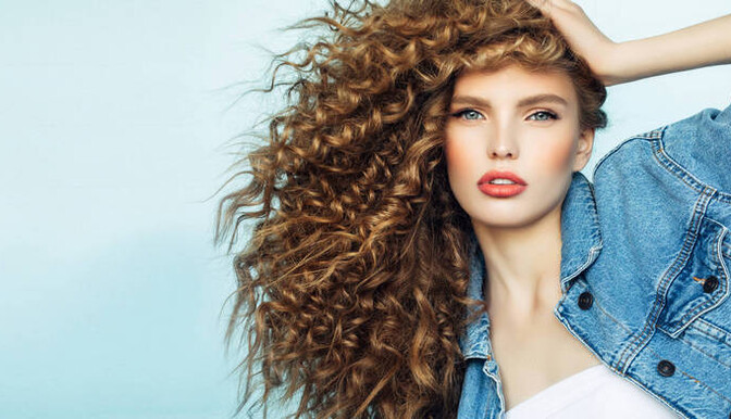 Як зміцнити довге волосся: 5 корисних процедур на дому без салонів