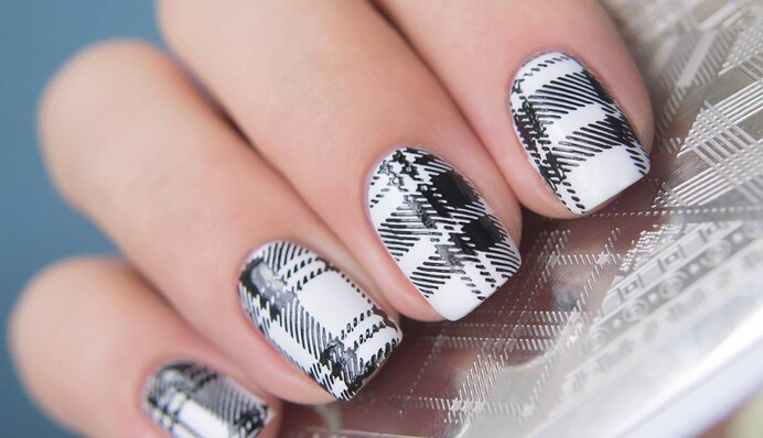 Аккуратный маникюр на 1 сентября: свежие идеи дизайна на осень