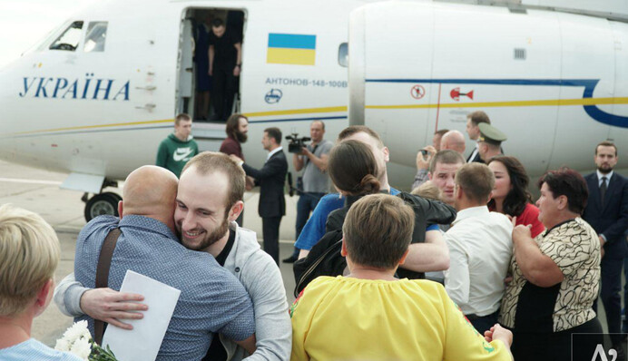 Обмен завершен! Украинцы вернулись из российского плена: онлайн трансляция из 