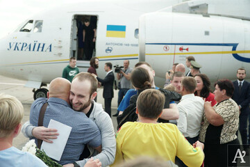 Обмен завершен! Украинцы вернулись из российского плена: онлайн трансляция из "Борисполя"