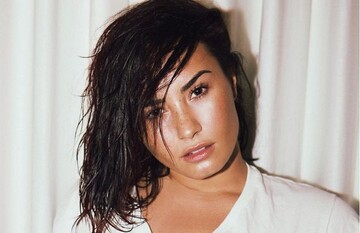 Без ретуші і фотошопу: Демі Ловато показала чесне фото своєї фігури