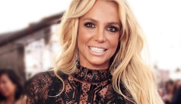 Отец Бритни Спирс отказался от опеки над певицей после обвинений в нападении на внука