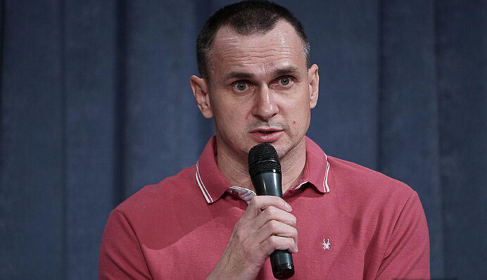 Я вывез дневник, и это прокол всех служб России. Большой привет, ребята! - Сенцов