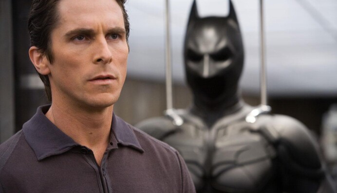 Кристиан Бэйл поделился мнением о новом Бэтмене и дал забавный совет Роберту Паттинсону