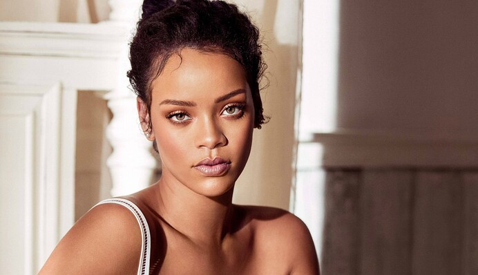Рианна рассказала, как справляется с неуверенностью в себе