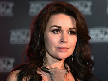 Істерія навколо хвороби Заворотнюк досягла межі: кажуть, до актриси приставили охорону