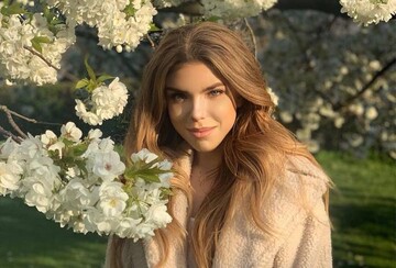 Українська співачка вийшла заміж в сукні вагою 23 кілограми: перші фото і відео з розкішного весілля