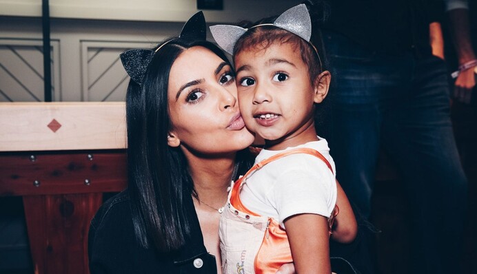 Ким Кардашьян вспомнила, как отложила роды ради маникюра