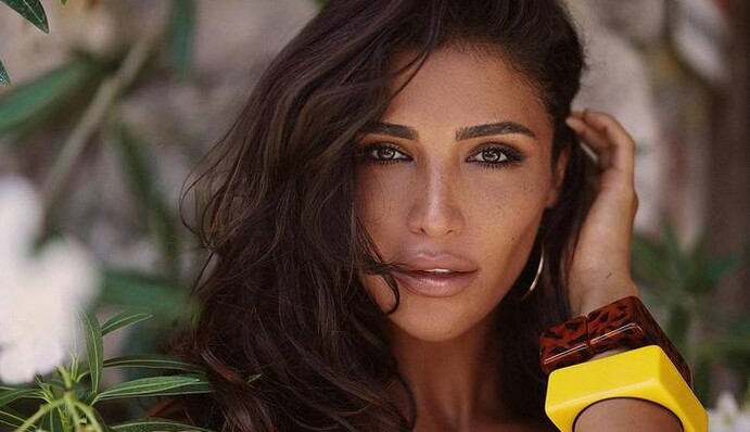 Даже успела поспать: украинская певица детально описала свои роды в Монако