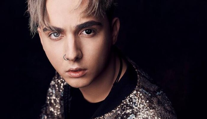 Украинский певец попал в список самых красивых людей мира: в нем также Кит Харингтон и Брэд Питт