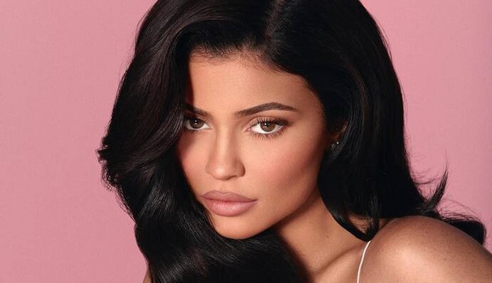 ЗМІ заговорили про термінову госпіталізацію Кайлі Дженнер: що про це каже сама модель