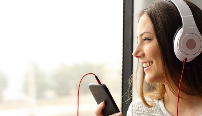 Названы 12 лучших песен о любви 2019 года: вот они