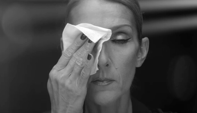 У меня есть недостатки: 51-летняя Селин Дион появилась в новом клипе без макияжа