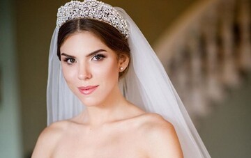 Співачка Ассоль розкрила вартість весільної сукні: її вага в 23 кг вразила менше