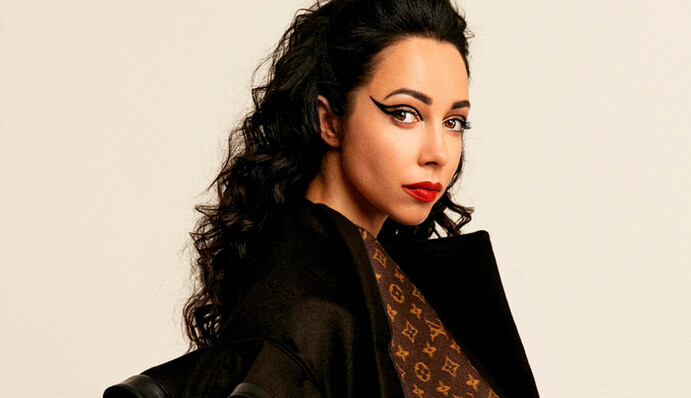 В стиле Эми Уайнхаус: Екатерина Кухар появилась на обложке глянца в необычном образе