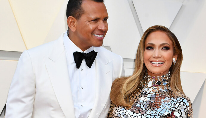 Дженнифер Лопес и ее жених показали трогательные фото помолвки