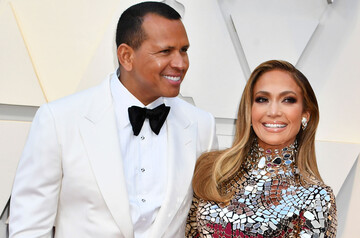 Дженніфер Лопес і її наречений показали зворушливі фото заручин