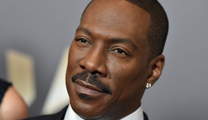 Эдди Мерфи извинился за старые шутки, которые сделали его знаменитым