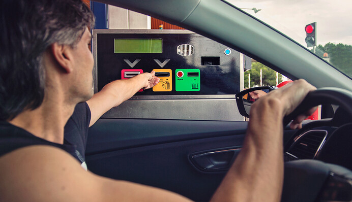 Платні дороги в Україні: що задумав Кабмін і скільки це коштує у сусідів