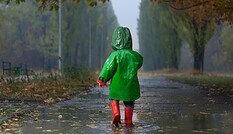 Дощові і холодні вихідні: синоптики попередили про різку зміну погоди