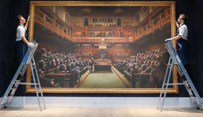 Картину Бэнкси продали за рекордную сумму: ею художник высмеял британский парламент