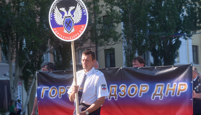 Петров путч, поджоги людей и тухлые консервы: как боевики пугают жителей Донбасса