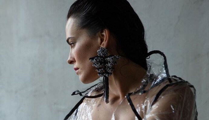 Даша Астафьева смело обнажила грудь и призналась, почему раздевается