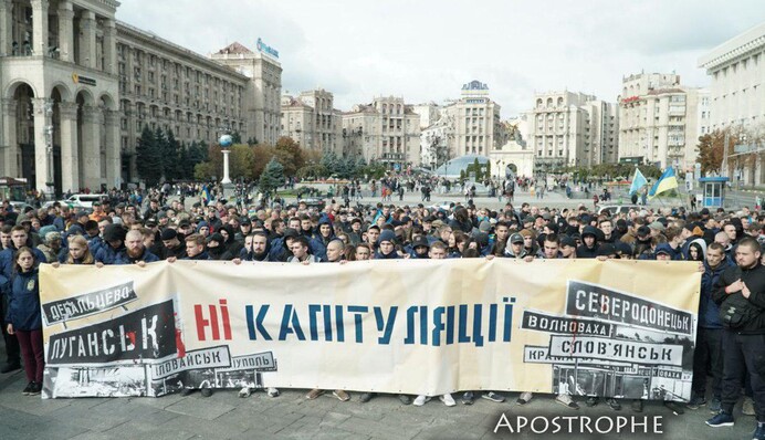 В Україні тисячі людей вийшли на віче через нові домовленості щодо Донбасу: фото, відео і всі подробиці