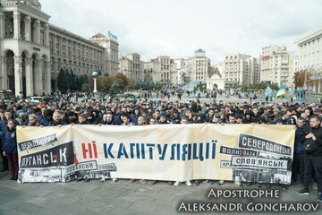 В Україні тисячі людей вийшли на віче через нові домовленості щодо Донбасу: фото, відео і всі подробиці