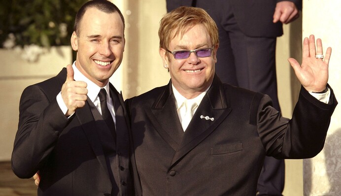 Элтон Джон рассказал, как мать пыталась испортить его свадьбу