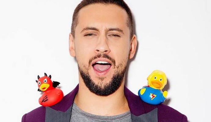 Запам'ятовую кожну мить: MONATIK показав дорогоцінні миті з синами