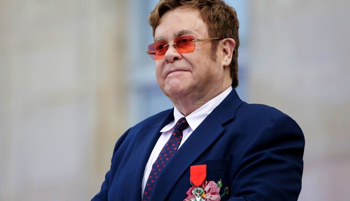 Мог умереть от инфаркта: Элтон Джон рассказал о борьбе с алкоголизмом и наркозависимостью