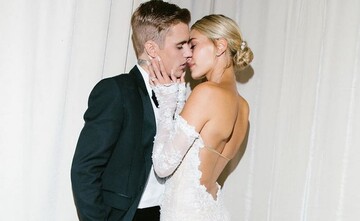 Розкішна сукня, обручки і поцілунки: Джастін і Хейлі Бібер показали нові весільні фото