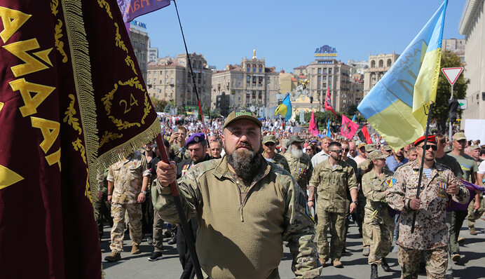 Легализовать и растворить: что происходит с добробатами в Украине