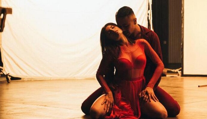 Українська співачка випустила пристрасний кліп з суддею шоу Танці з зірками-2019