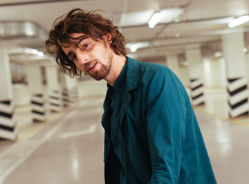 Тепер тобі 30: Дантес повернувся в музику з іронічною піснею і кліпом