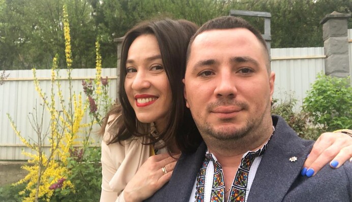 Українська співачка з чоловіком дізналися стать їх первістка: зворушливе відео