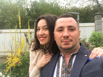 Українська співачка з чоловіком дізналися стать їх первістка: зворушливе відео