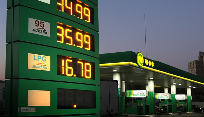 Українці переплачують за бензин: що відбувається на АЗС і до чого тут Росія