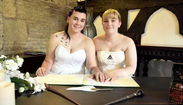 Пара справила весілля у стилі Гаррі Поттера: такого безглуздого фотошопу немає навіть в альбомах українців