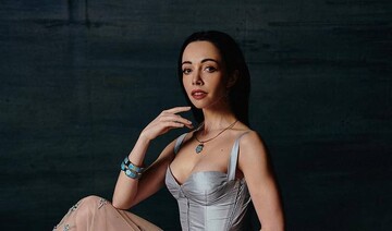 Катерина Кухар показала струнку фігуру в купальнику