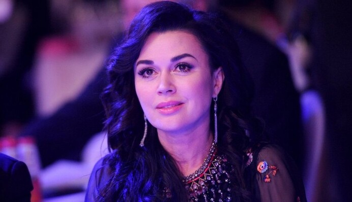 Друзья Анастасии Заворотнюк рассказали о ее состоянии после операции