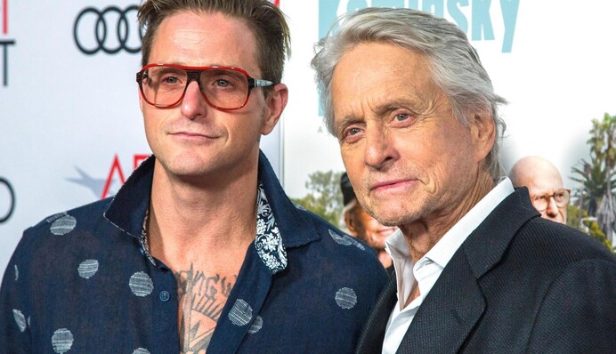 Батько наказував розносити гостям марихуану: син Майкла Дугласа зробив скандальне зізнання