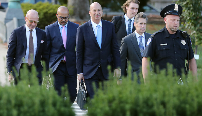 Украина - хрупкая демократия, которая борется против жестокого соседа - важный свидетель 