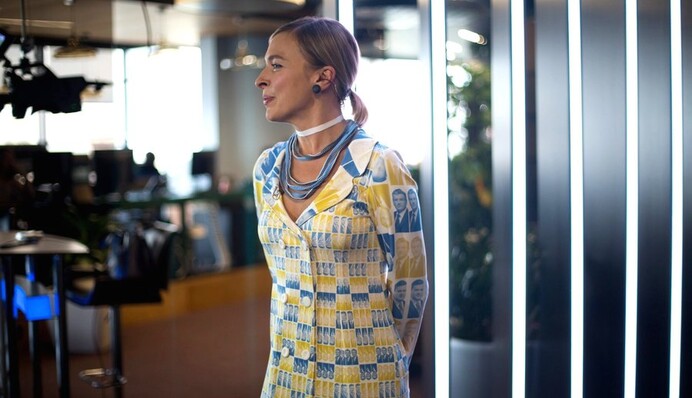 Сукня української ведучої з обличчями президентів викликала суперечки: такий 